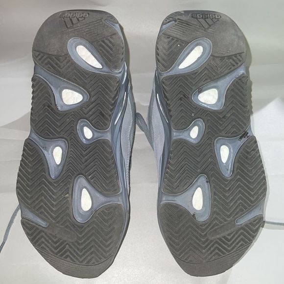 Yeezy Adidas Boost 700 V2 in Hospital Blue - Picture 7 of 8